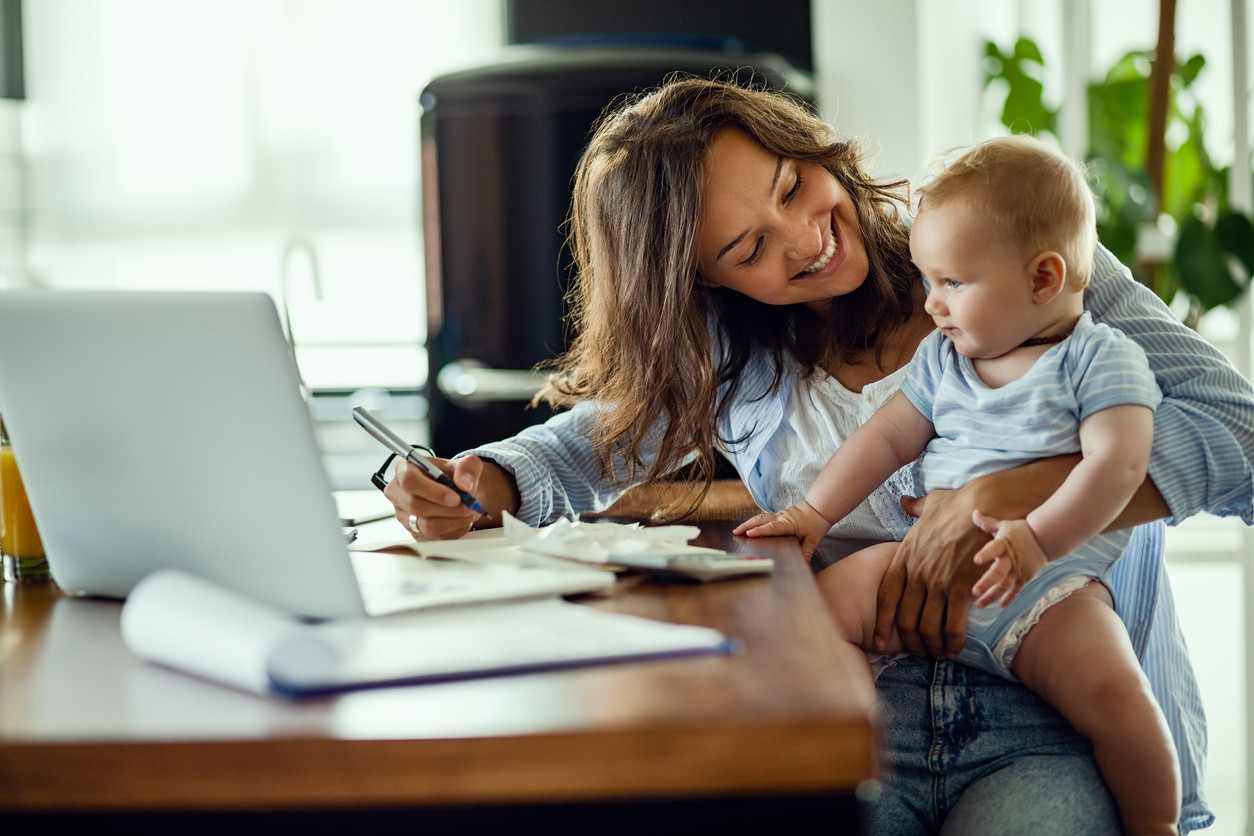 Parents fight back the return to the office